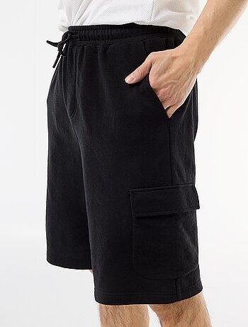 Bermuda de felpa ligera con bolsillos con solapa