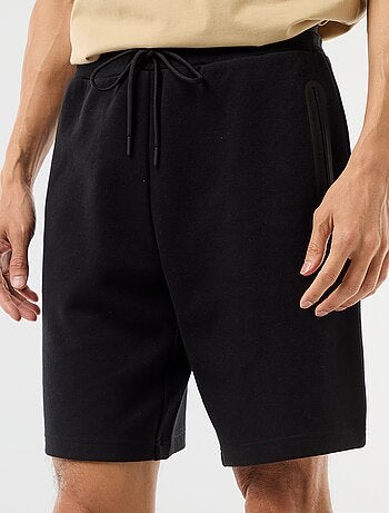 Bermuda de punto piqué estilo deportivo