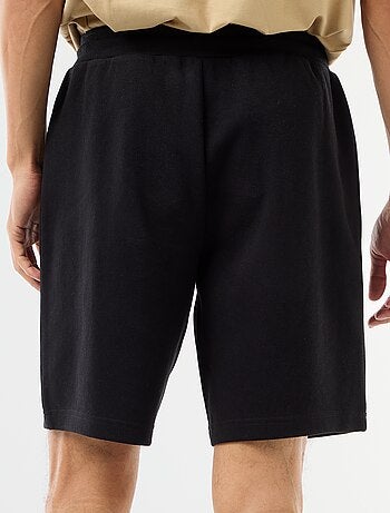 Bermuda de punto piqué estilo deportivo