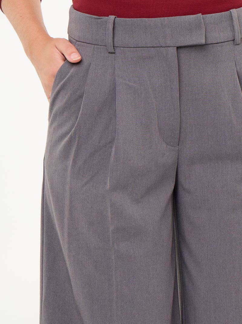 Bermuda larga corte chino Gris - Kiabi