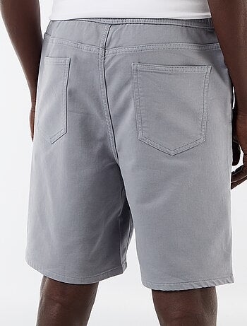 Bermuda ligera con cordones ajustables