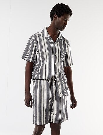 Bermuda ligero con cordones ajustables