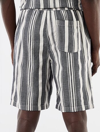 Bermuda ligero con cordones ajustables