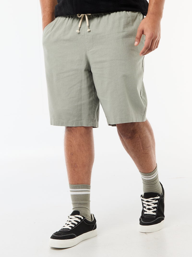 Bermuda ligero liso con 4 bolsillos Verde - Kiabi