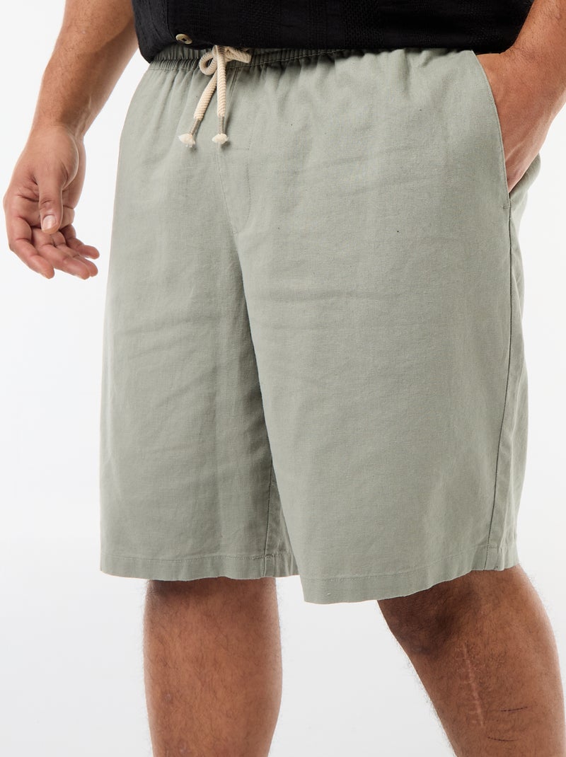 Bermuda ligero liso con 4 bolsillos Verde - Kiabi