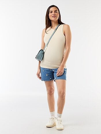 Bermuda vaquero de tiro alto de maternidad con bordados