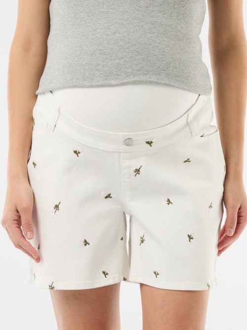 Bermuda vaquero de tiro alto de maternidad con bordados - Kiabi