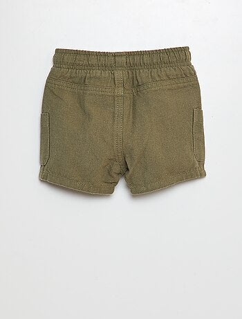 Bermudas con bolsillos de parche
