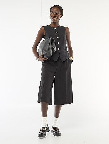 Bermudas con pinzas de tiro alto