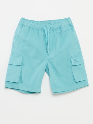 Bermudas lisas con bolsillos con solapa