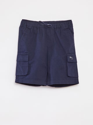 Bermudas lisas con bolsillos con solapa