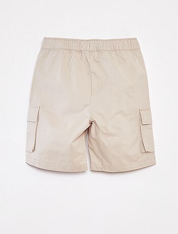 Bermudas lisas con bolsillos con solapa