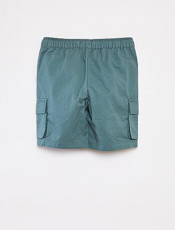 Bermudas lisas con bolsillos con solapa