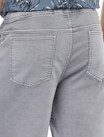 Bermudas lisas con cintura elástica y cordones ajustables