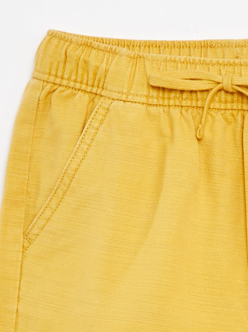 Bermudas lisas de sarga con bolsillos amarillo - Kiabi