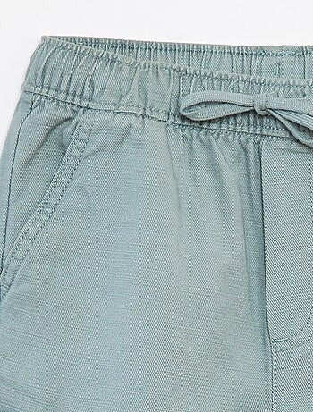 Bermudas lisas de sarga con bolsillos