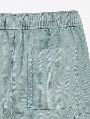 Bermudas lisas de sarga con bolsillos