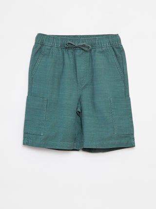 Bermudas lisas de sarga con bolsillos