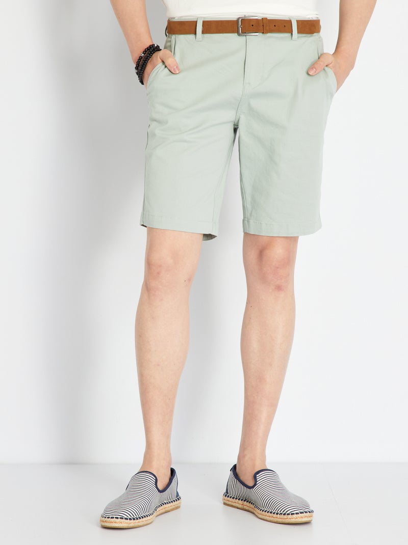 Bermudas tipo chino con cinturón verde ceniciento - Kiabi