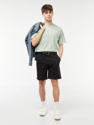 Bermudas tipo chino con vuelta en el bajo