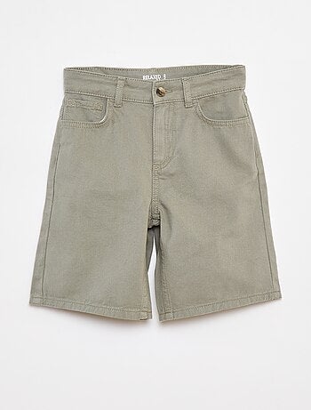 Bermudas tipo chino
