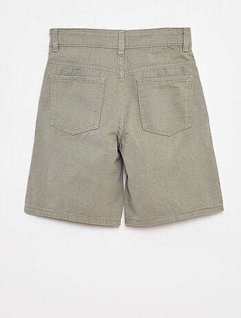 Bermudas tipo chino