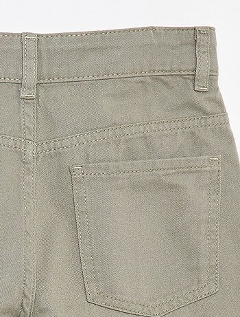 Bermudas tipo chino