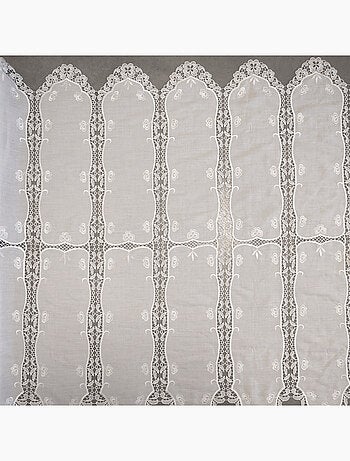 Biombo calado con macramé floral