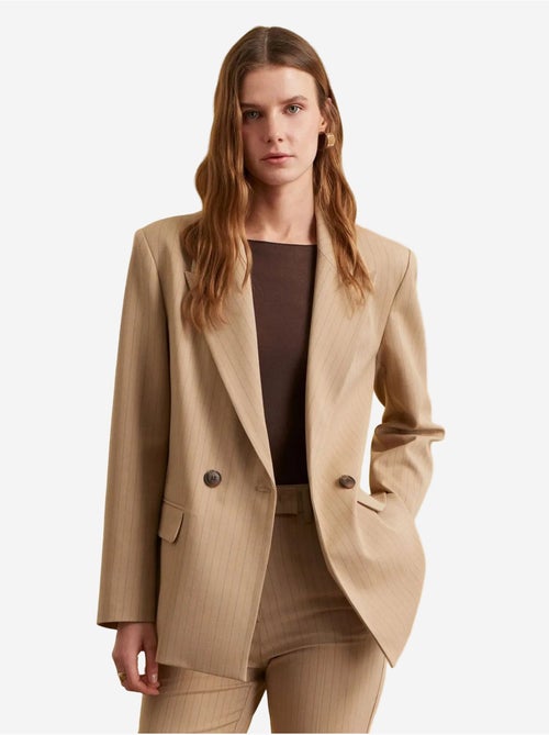 Blazer de crepé a rayas con cuello chal dilvin - Kiabi Blazer de crepé a rayas con cuello chal dilvin - Kiabi