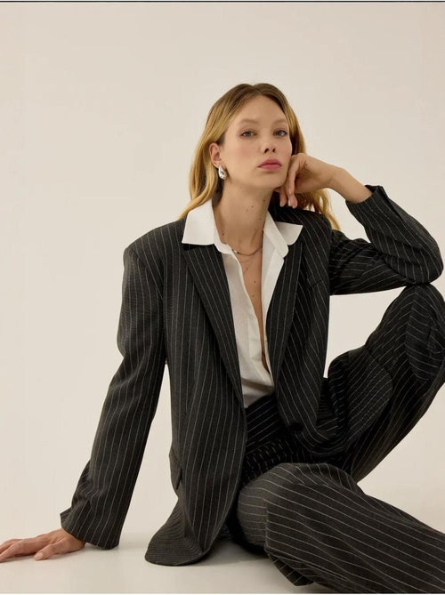 Blazer de rayas finas reece hiccup - Kiabi Blazer de rayas finas reece hiccup - Kiabi