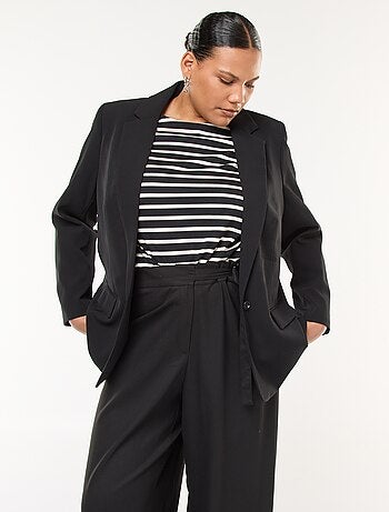 Blazer liso con 2 bolsillos con solapa
