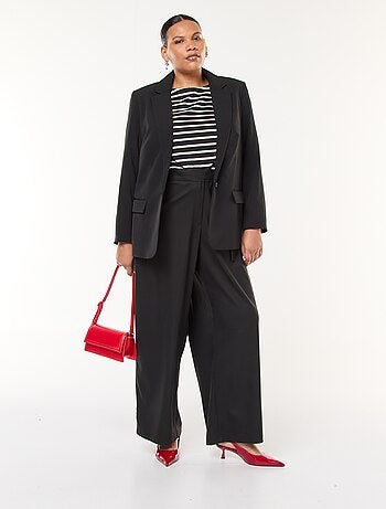 Blazer liso con 2 bolsillos con solapa