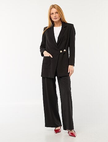 Blazer tipo vestido midi con botones dorados martillados