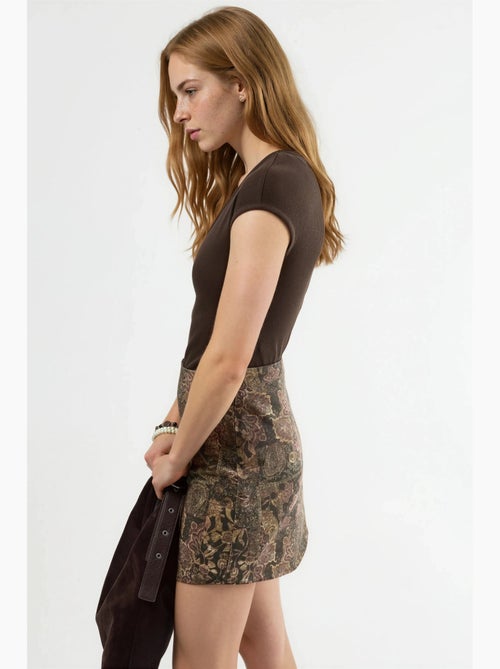 Blusa acanalada con cuello en v busem - Kiabi Blusa acanalada con cuello en v busem - Kiabi