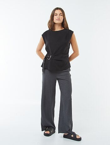 Blusa ancha con hebilla integrada