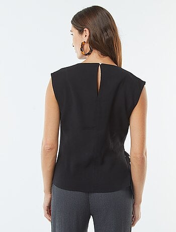 Blusa ancha con hebilla integrada