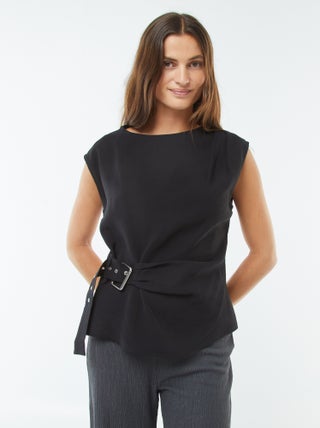 Blusa ancha con hebilla integrada