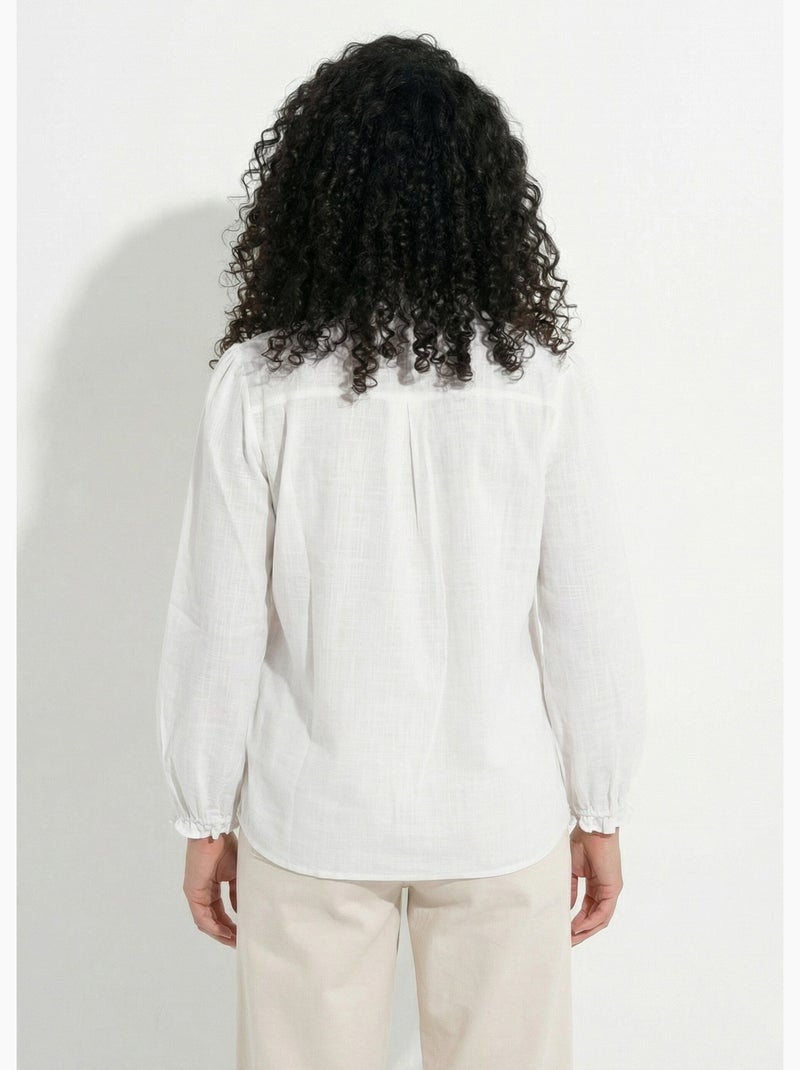 Blusa bordada con botones en la parte delantera y cuello con volantes. - Afibel Blanco/Marino - Kiabi
