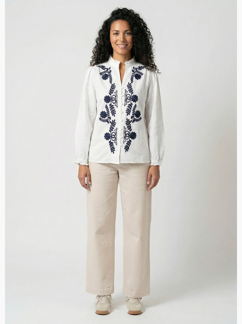 Blusa bordada con botones en la parte delantera y cuello con volantes. - Afibel Blanco/Marino - Kiabi