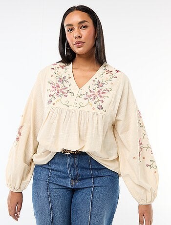 Blusa bordada con flores