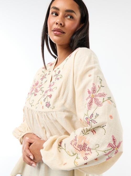 Blusa bordada con flores - Kiabi Blusa bordada con flores - Kiabi