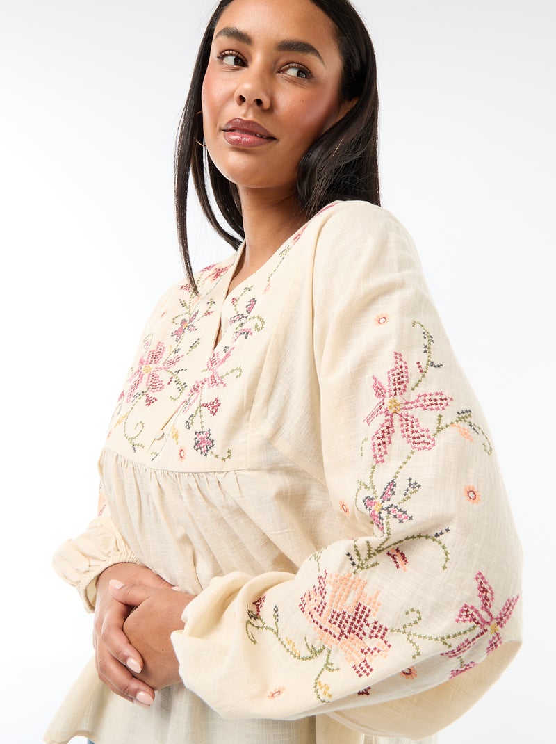 Blusa bordada con flores Beige - Kiabi