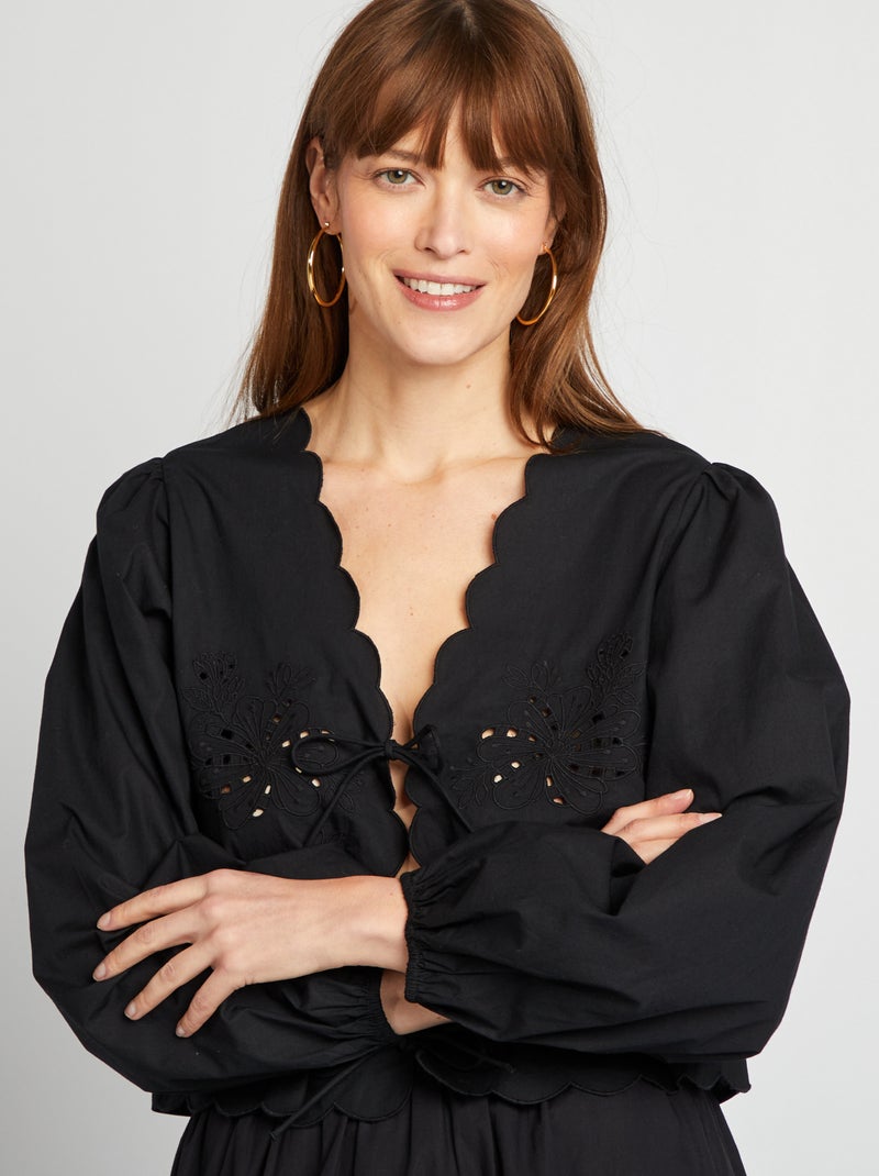 Blusa bordada con lazos negro - Kiabi