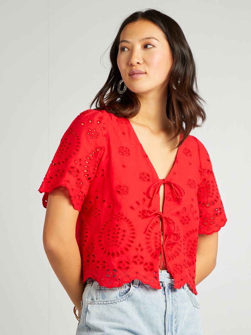 Blusa bordada con lazos rojo - Kiabi
