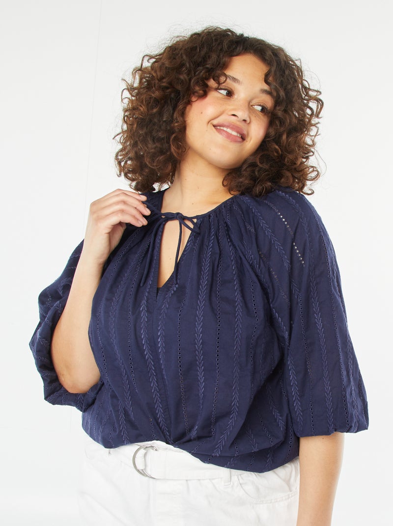 Blusa bordada con manga 3/4 AZUL - Kiabi