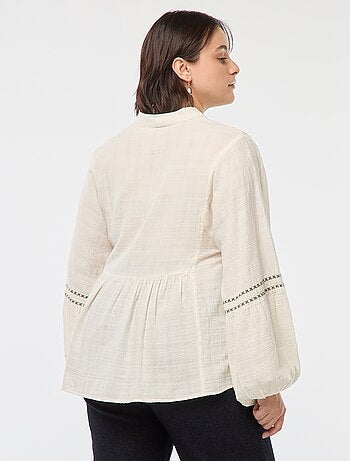 Blusa bordada de manga larga