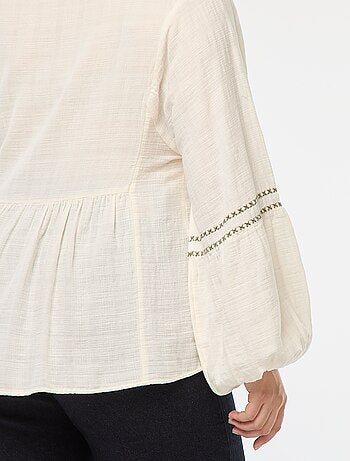Blusa bordada de manga larga