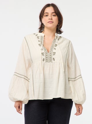 Blusa bordada de manga larga