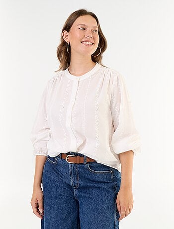 Blusa bordada de manga larga