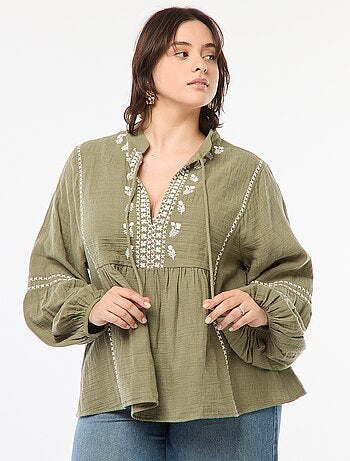 Blusa bordada de manga larga